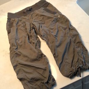 Lulu lemon cropped pants.